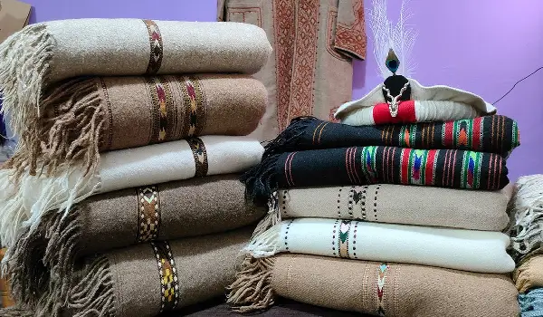 Shawl for Men: The Perfect Blend of Style and Warmth 1 Shawl for men